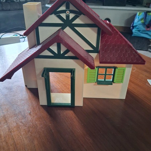 Playmobil house and oven used with accessories