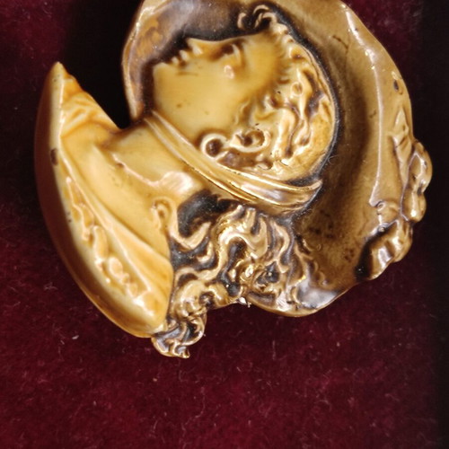 Gold-plated pin painted with cold enamel like new