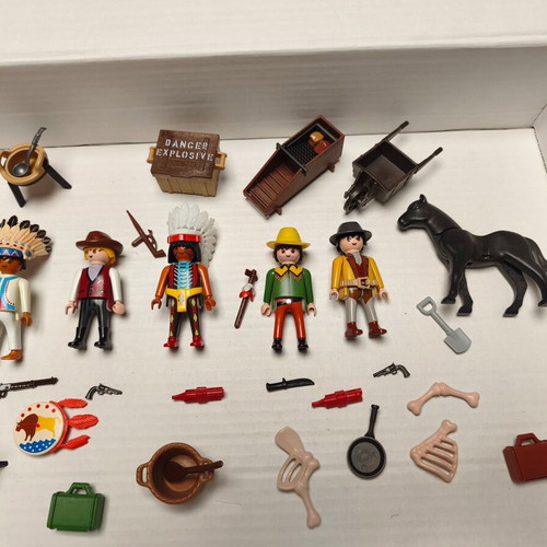 Playmobil Wild West lot with 3 cowboys and 2 indians, like new