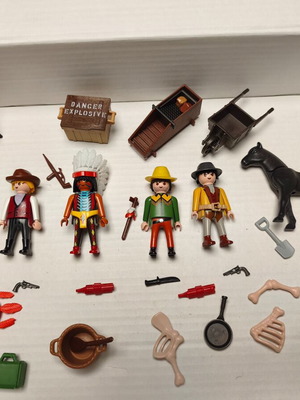 Playmobil Wild West lot with 3 cowboys and 2 indians, like new