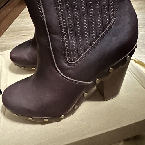 Ugg Australia leather boots size 38 new, brown