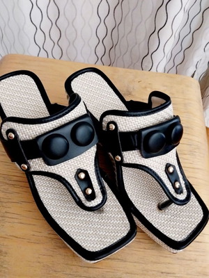 Platform sandals new with black and beige details