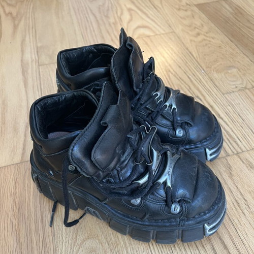 New Rock leather ankle boots size 38 like new, black