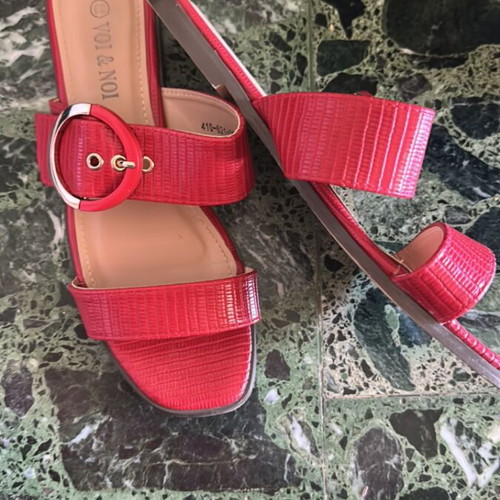 Voi Noi red sandals like new, size 38