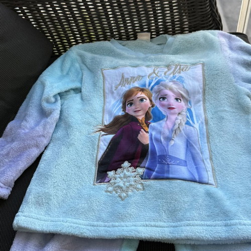 Frozen fleece pajamas for 4 years old, like new