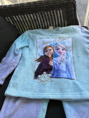 Frozen fleece pajamas for 4 years old, like new