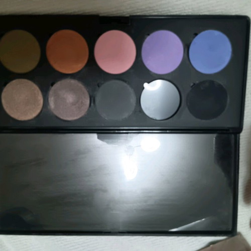 Professional eyeshadow palette like new with refill option
