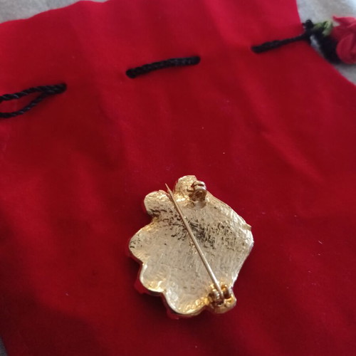 Vintage faux bijoux brooch like new, gold tone shell design