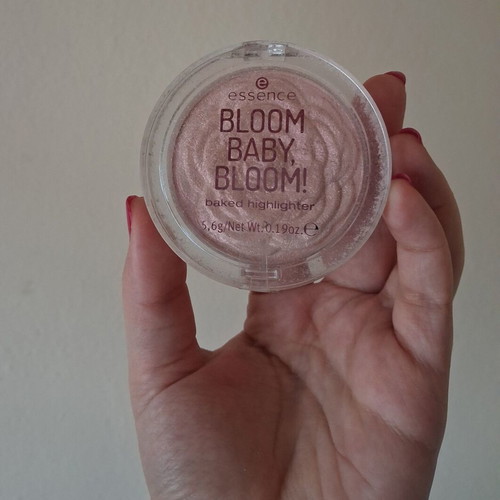 Revolution Mega Bronzer No2 Warm and Essence Baked Highlighter new