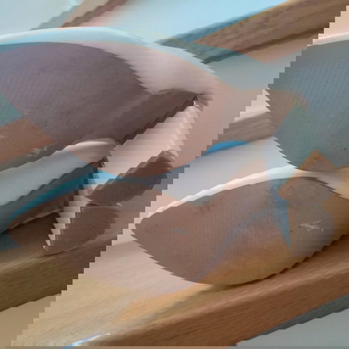 Γόβες λευκές 36 με χοντρό μεταλλικό τακούνι σε χρυσή απόχρωση αφόρετες