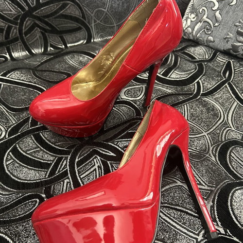 Red high heels size 38 like new