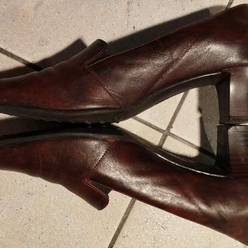 Leather pumps like new, brown, size 38