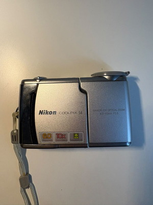 Nikon Coolpix S4 camera like new, for parts or repair