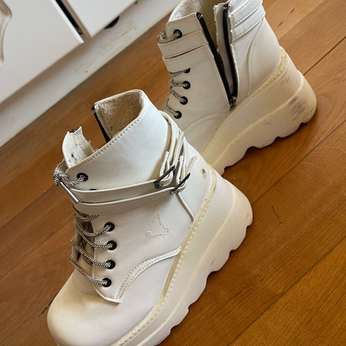 White platform ankle boots size 38 used, leather with shiny laces