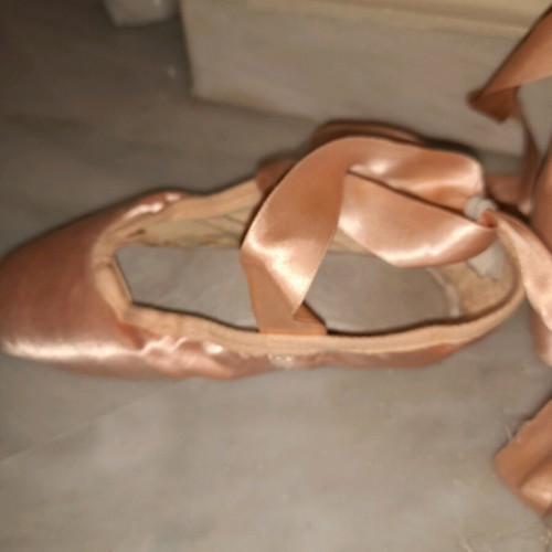 Pointe shoes No 37 used, hard (aspaste) with wear marks