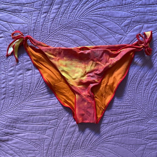 Bluepoint bikini set used, tie-dye fiery colors, size USA 6