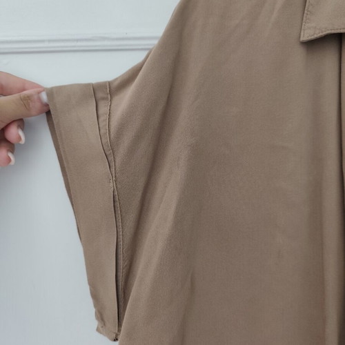 H&M Maternity Shirt with Short Sleeves like new, beige and brown, size S