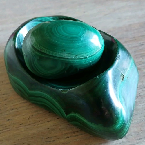 Malachite egg on base new 408 g