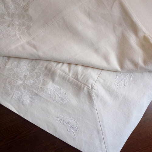 Raxevsky Home tablecloth new with 10 linen and cotton napkins