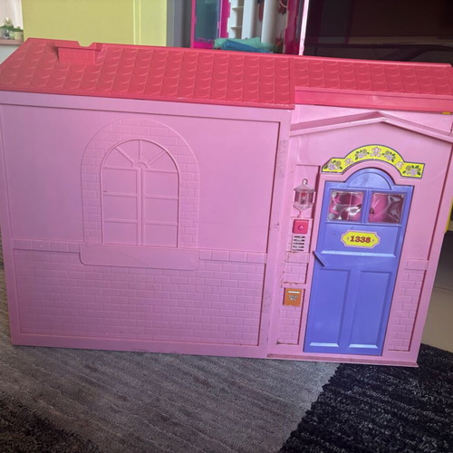Dollhouse used, vintage from 1989