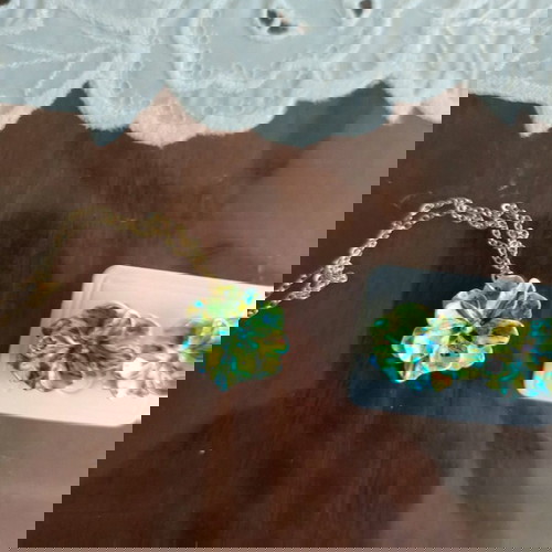 Неонов комплект бижу нов, обеци и синджир с висулка