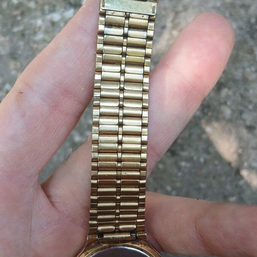 Seiko Quartz SX V701-6K00 wristwatch like new, missing strap clasp