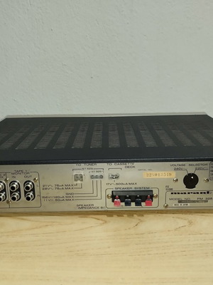 Marantz PM325 amplifier