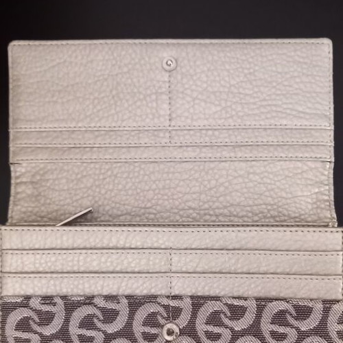 Fabric wallet like new with inner zipper pocket gray and silver