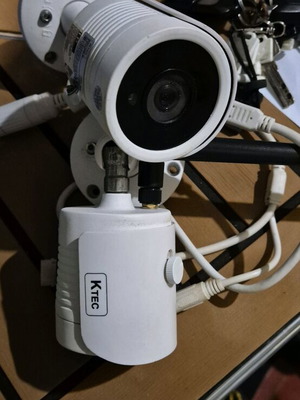 Wifi surveillance cameras like new, pack of 4 pieces