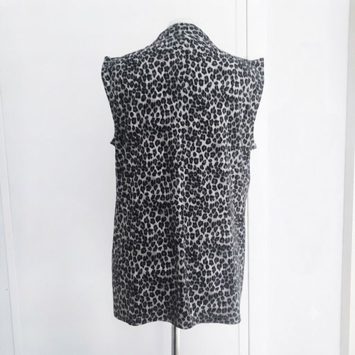 Dana Buchman Animal Print Sleeveless Top gray and black size L like new