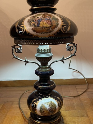 Limoges Cobalt Blue συλλεκτική πορσελάνινη επιτραπέζια λάμπα με σκηνές Fragonard, Με Φθορά