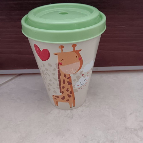Children's cup like new, missing straw