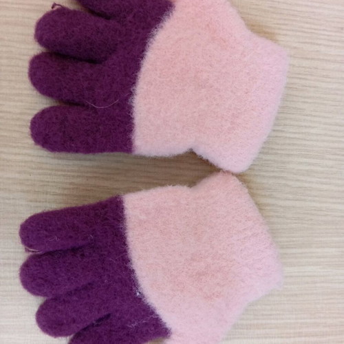 Girls gloves like new for 2-2.5 years old
