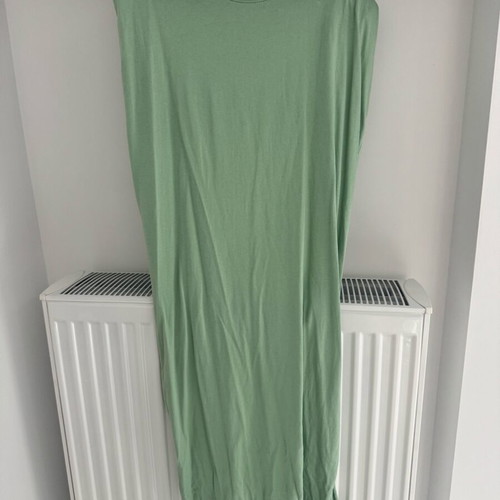 Long dress mint/beraman with shoulder pads and slit, like new, size S
