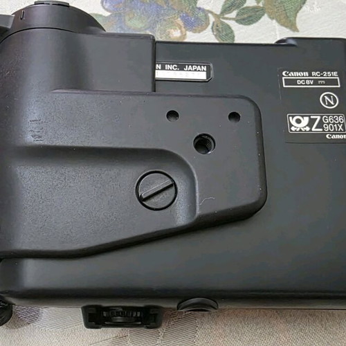 Canon still video camera rc-251 used, battery does not hold