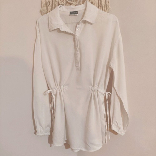 White blouse with waist ties like new, size M