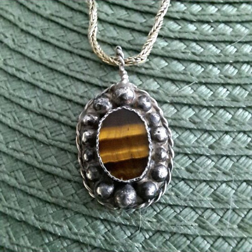 Vintage sterling silver tiger’s eye pendant necklace used