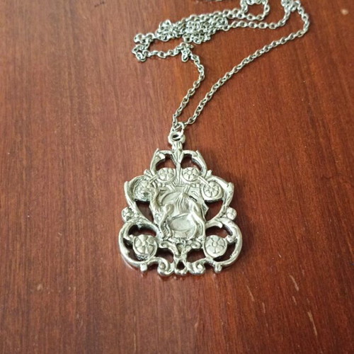 Necklace with large chain like new