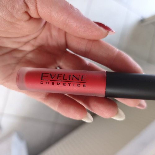 Eveline Oh! My Lips Liquid Matt Lipstick and Contour Lip Liner Flamenco Red