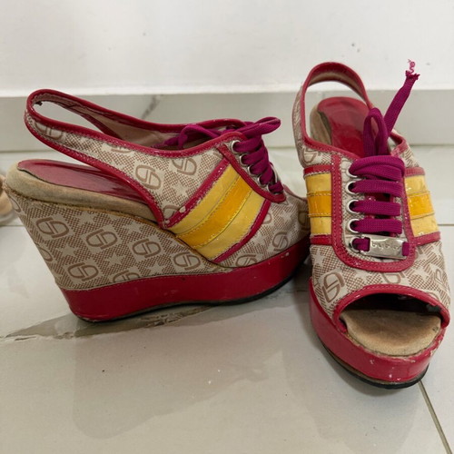 Byblos platform sandals used, size 36, fuchsia with yellow details