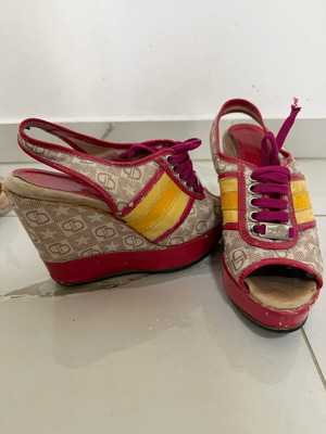 Byblos platform sandals used, size 36, fuchsia with yellow details