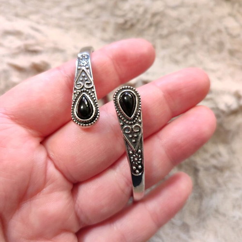 Carved bracelet new, adjustable to various sizes