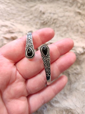 Carved bracelet new, adjustable to various sizes