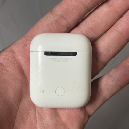 AirPods charging case without earbuds