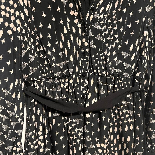 Karla black dress with belt and unique print like new, size L