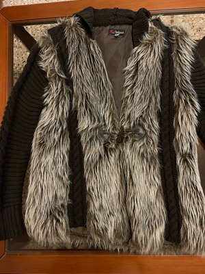 Knitted jacket with synthetic fur in excellent condition, size Small