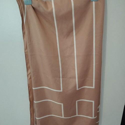 Satin scarf H&M like new, soft pink with white pattern 110×110