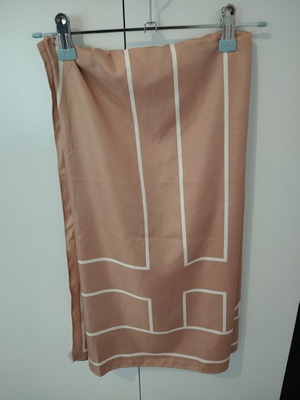 Satin scarf H&M like new, soft pink with white pattern 110×110