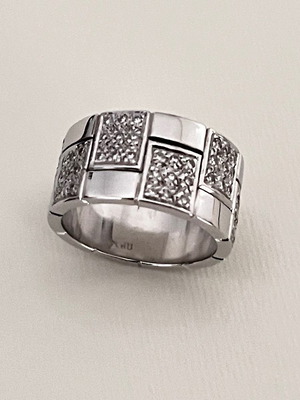 K18 diamond ring like new