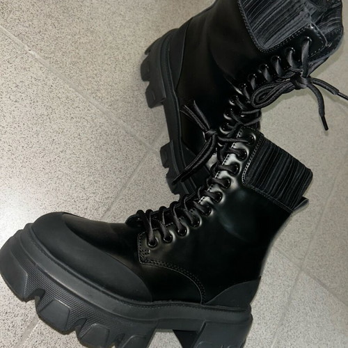 Catwalk black boots new, size 38 with satin details